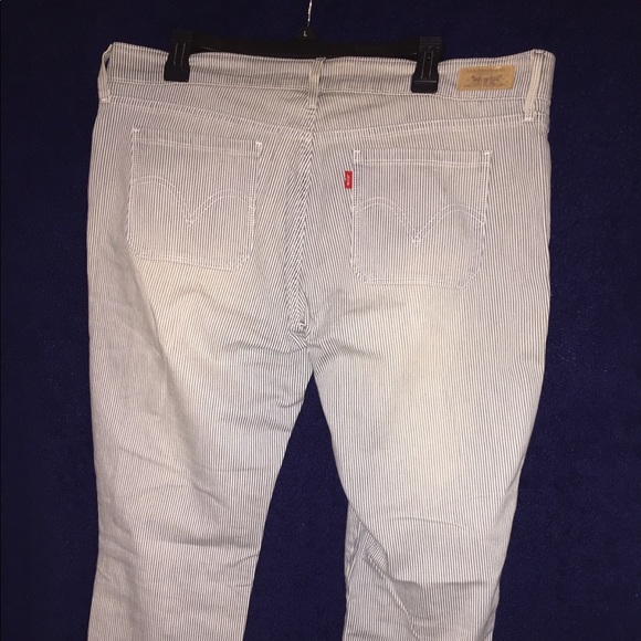 Levi’s Cropped Jeans - Picture 4 of 7